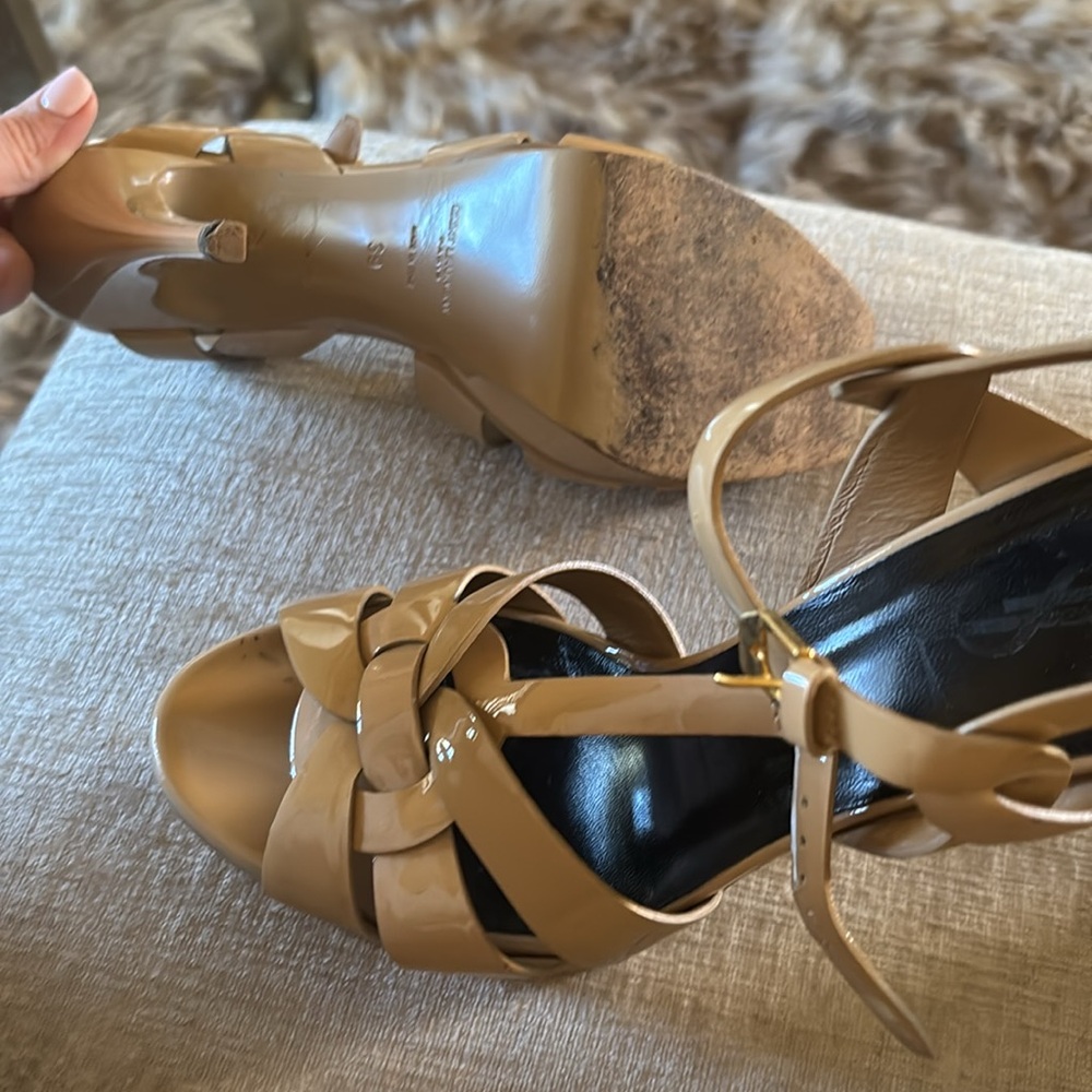 YSL Pat, leather tea strap, sandal, color nude comes with Box authentic